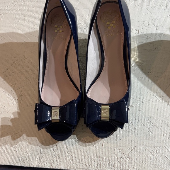 Vince Camuto Shoes - Vince Camuto Navy Patent Wedge Heels – Size 7.5M Bow Accent